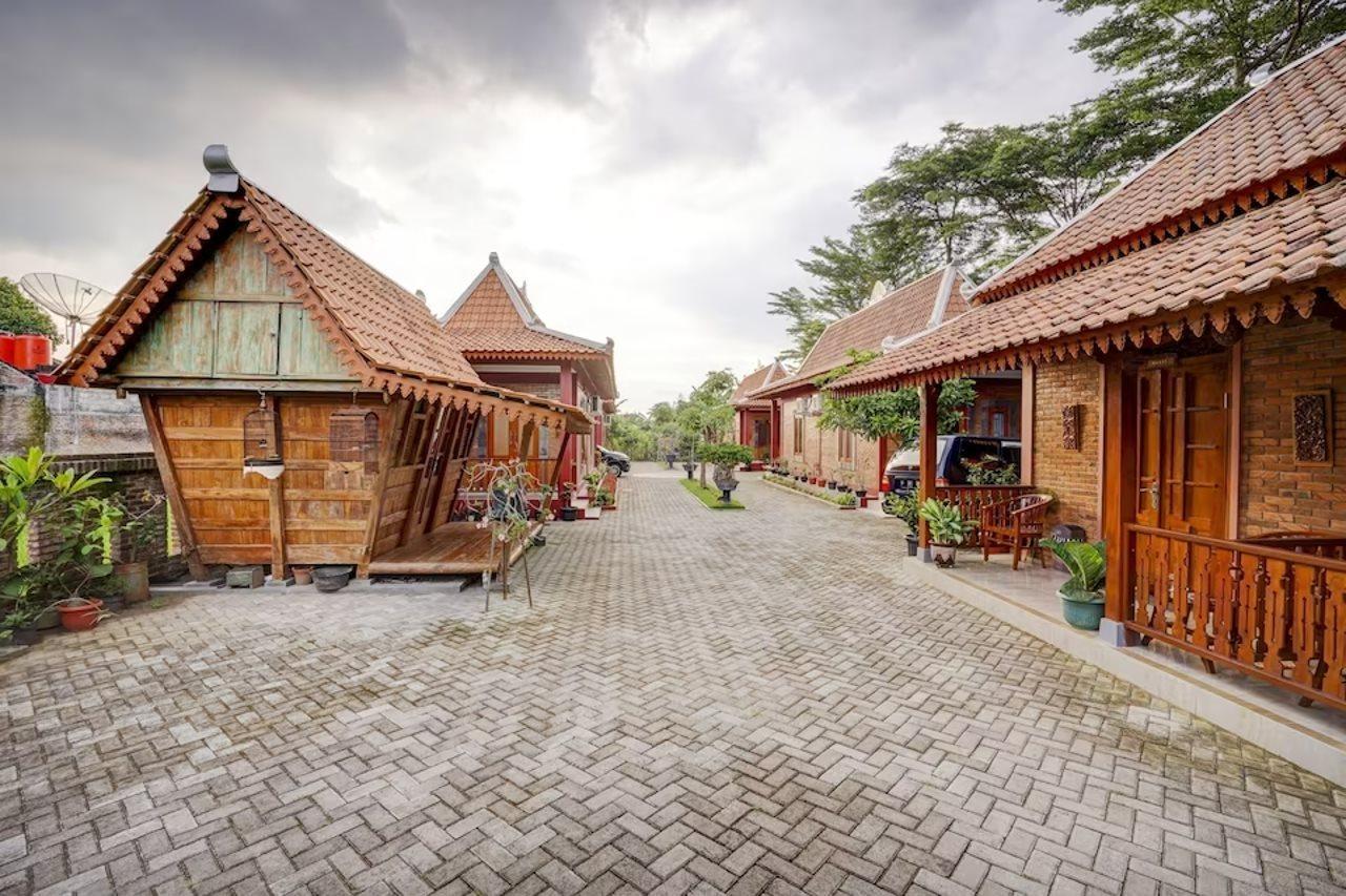 Super Oyo Collection O 90265 Cempoko Mulyo Homestay Syariah Tugu 外观 照片